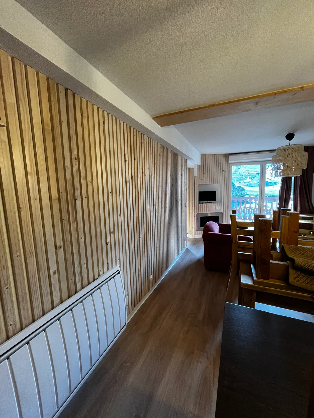 Pose parquet bois naturel couloir salon Home Reno