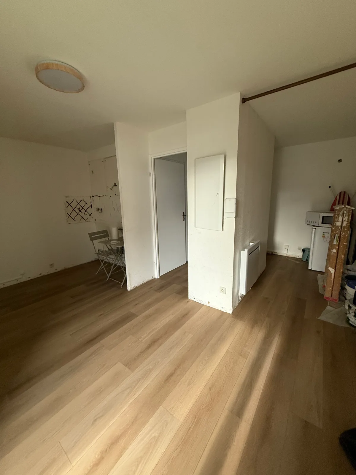 Pose parquet chêne clair appartement rénovation Home Reno Lourdes