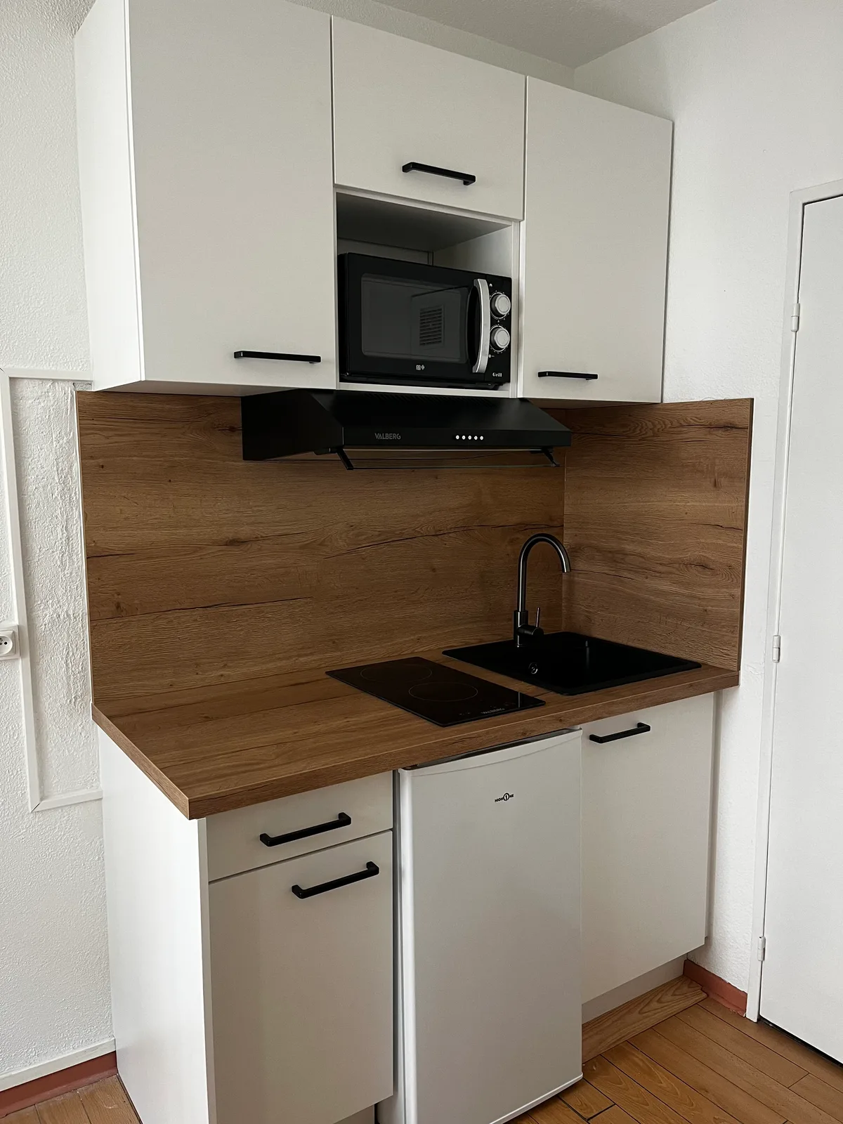 Cuisine blanche plan bois hotte rénovation Tarbes Home Reno