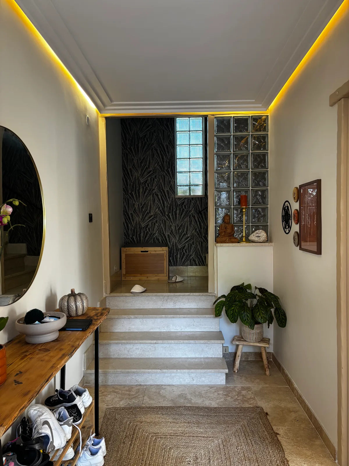 Salon rénové design LED appartement Tarbes Home Reno