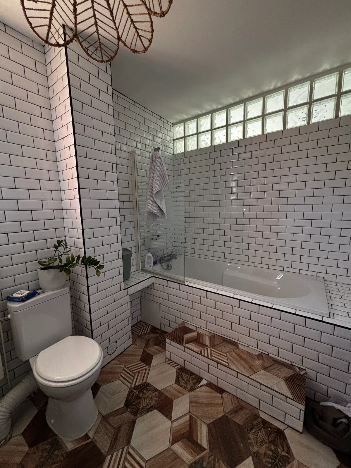 Salle de bain carrelage blanc brique métro WC douche Home Reno