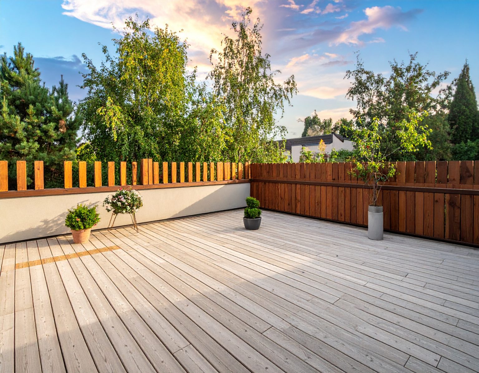 Firefly_Image de petite terrasse en carrelage ou lame bois. 758256